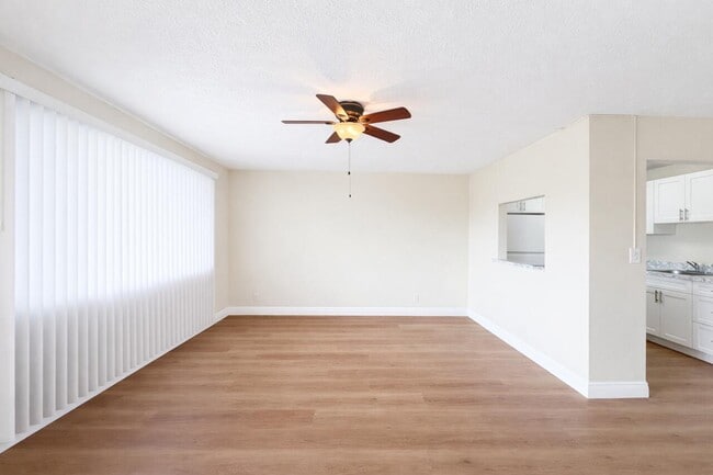 Building Photo - 700 Village Green Ct