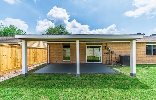 Building Photo - 318 Willoughby Dr