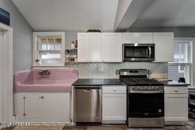 Building Photo - 30 M St