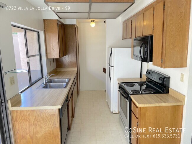 Building Photo - 8722 Villa La Jolla Dr