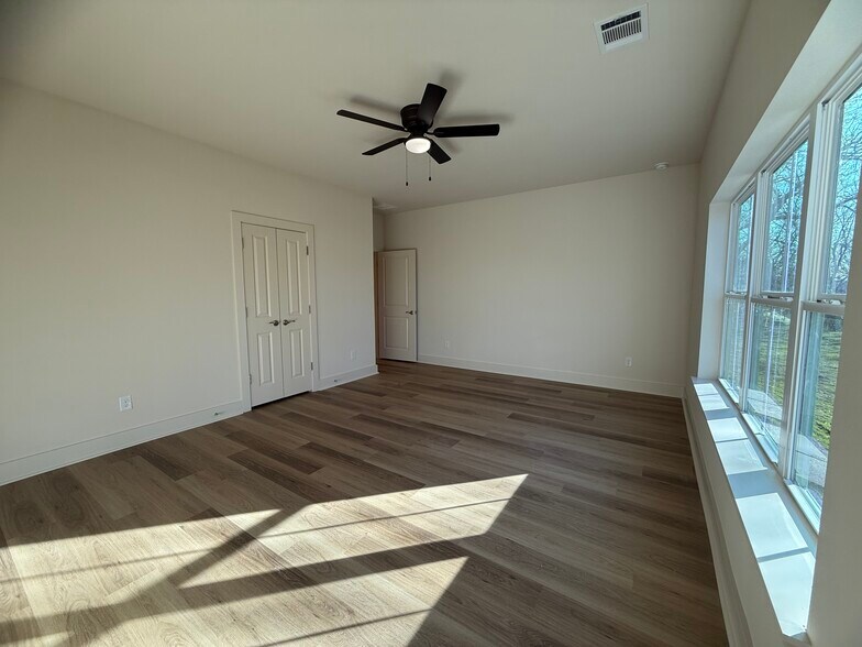 Building Photo - 106 Kirkland St