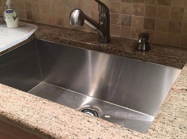 Building Photo - 27911 Hacienda E Blvd