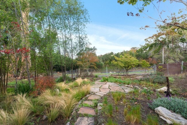 Building Photo - 385 Moraga Ave