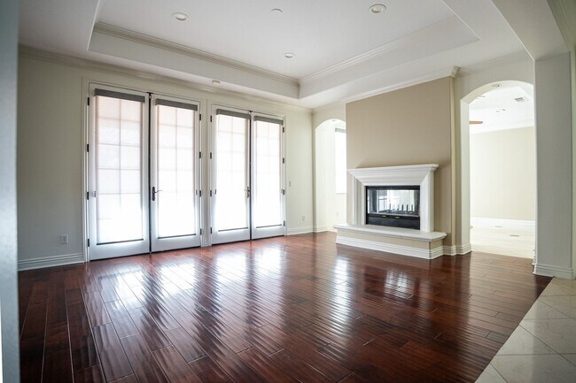 Building Photo - Exceptional estate Located In the highly desirable College Park Community.