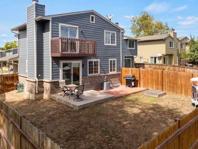 Building Photo - Clean, Bright 3 Bedroom with large yard an...