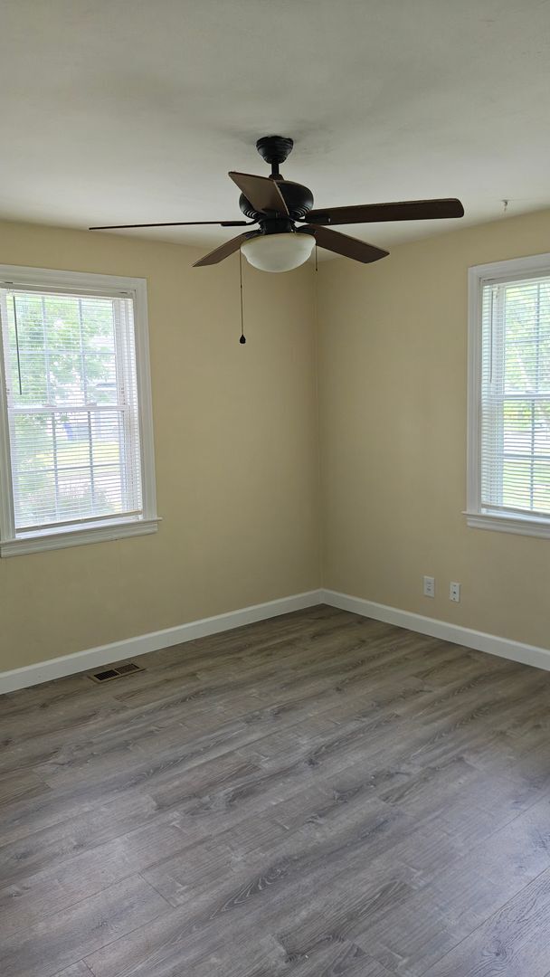 Building Photo - 3 Bed 1 Bath Home for Rent in Norfolk!