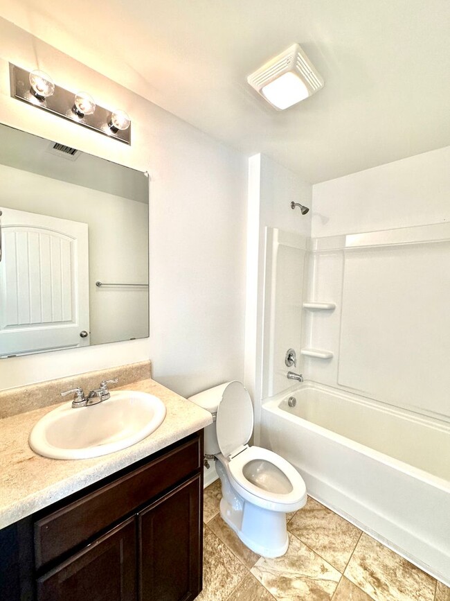Building Photo - Home for rent in Moundville! View with 48 ...