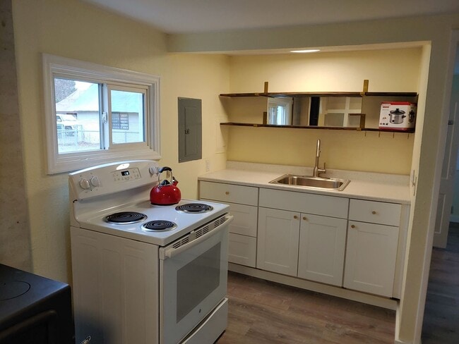 Building Photo - One Bedroom Home in Midtown CDA