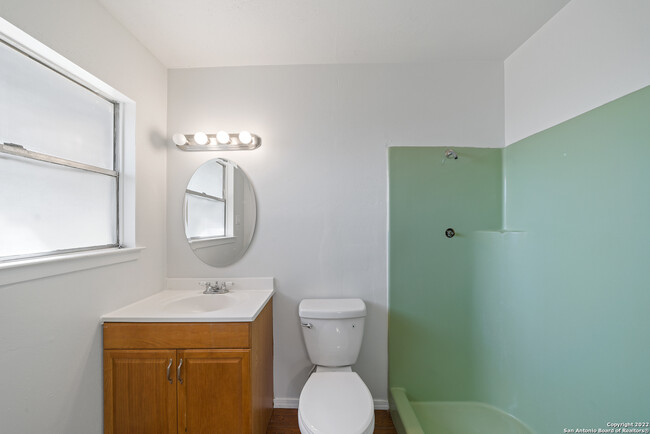 Building Photo - 4851 Castle Arms Dr