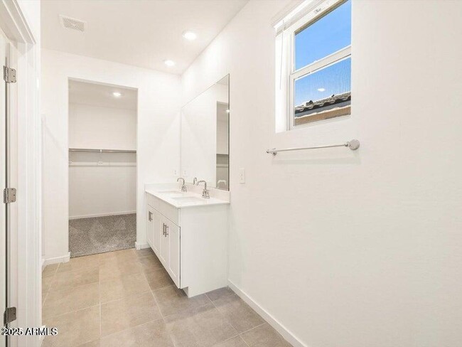 Building Photo - 41740 W Sonoran Trail