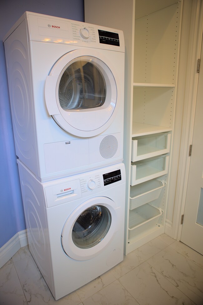 Building Photo - 1215 Altamead Dr