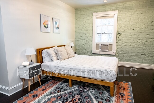 Building Photo - 419 W Orange St