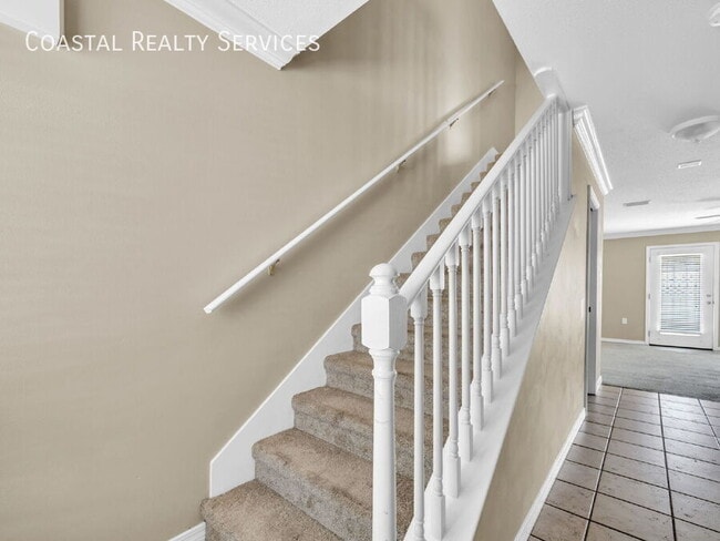 Building Photo - 983 Scenic Oak Ln