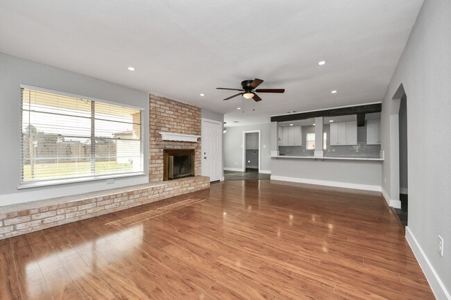Building Photo - 15423 Ridingwood Dr