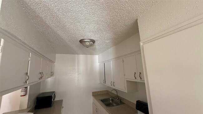 Building Photo - 4921 Crawford St