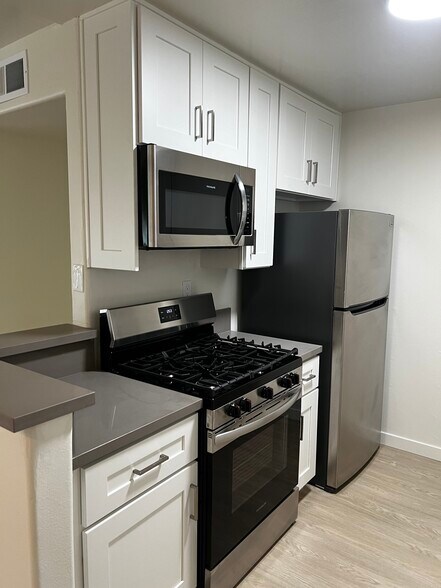 Building Photo - 3861 Vinton Ave