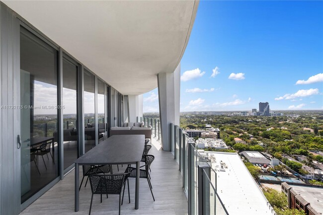 Building Photo - 2831 S Bayshore Dr