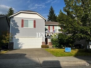 Building Photo - Spacious home with A/C, full kitchen, and ...