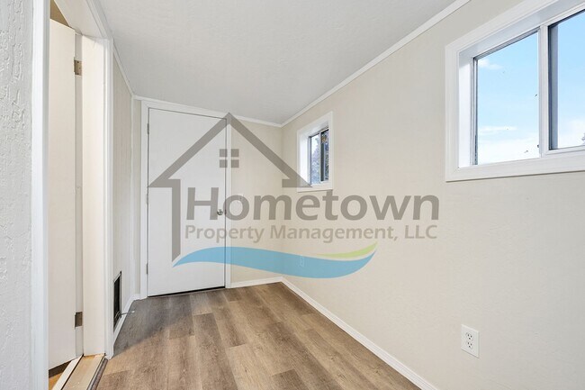 Building Photo - 2-Bedroom 2-Bathroom Home with Off-Street Parking Available in Coeur d’Alene!