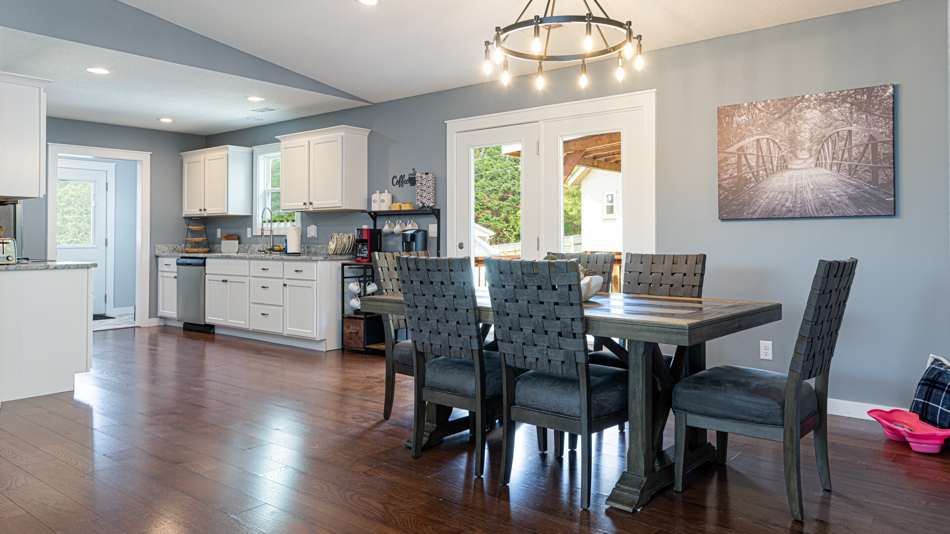 Building Photo - 664 Old Fort Rd