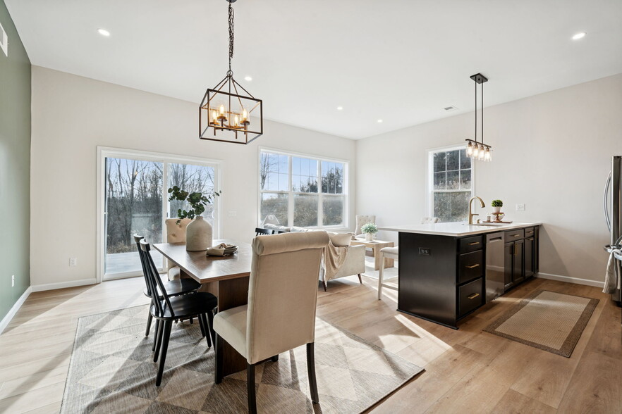 Building Photo - 2219 Lebanon Dr