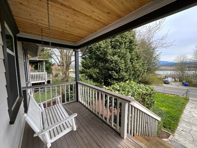 Building Photo - 3 Bedroom Home with Beautiful Upgrades in Everett
