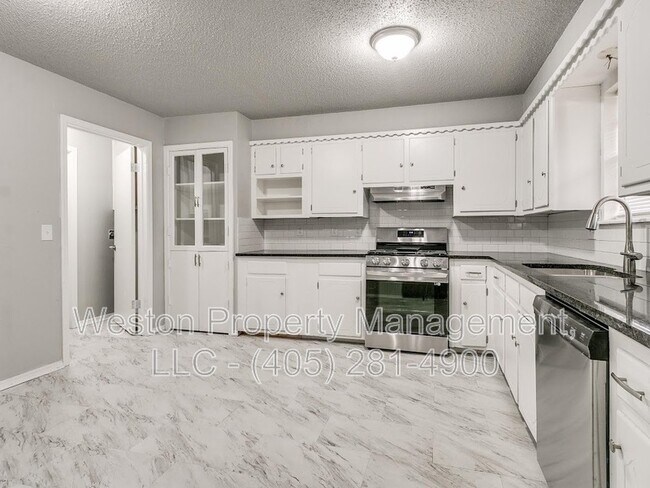 Building Photo - 1011 Crown Dr