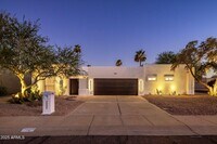Building Photo - 7727 E Valley View Rd