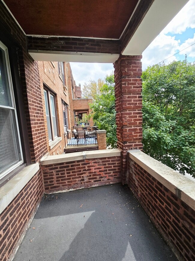 Building Photo - 919 N Leavitt St