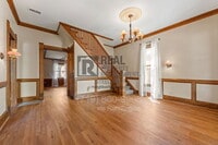 Building Photo - 512 W 10th St