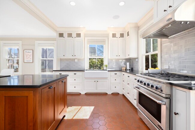 Building Photo - 89 Gibbs Ave