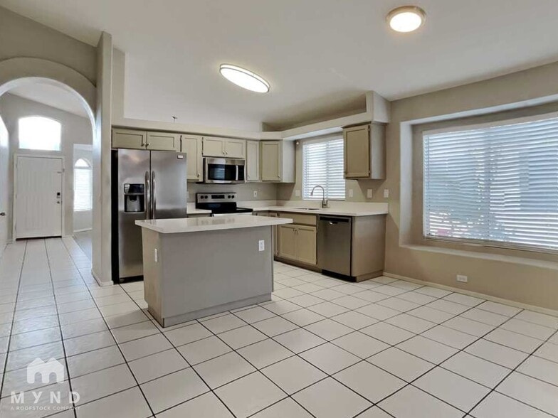 Building Photo - 1045 W Todd Dr