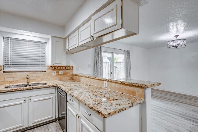 Building Photo - 778 Thicket Ln