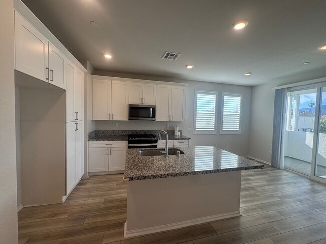 Building Photo - 2 Bedrooms 2.5 Bathrooms condo