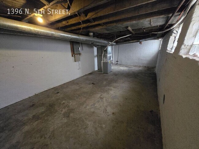 Building Photo - 1396 N 5th St