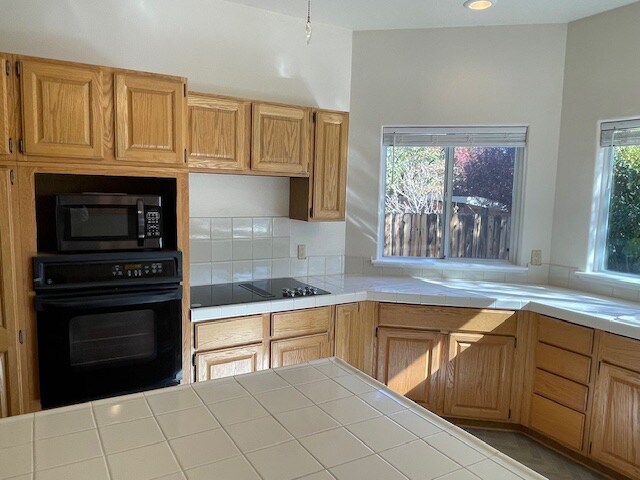 Building Photo - 5895 Blue Horizon Dr