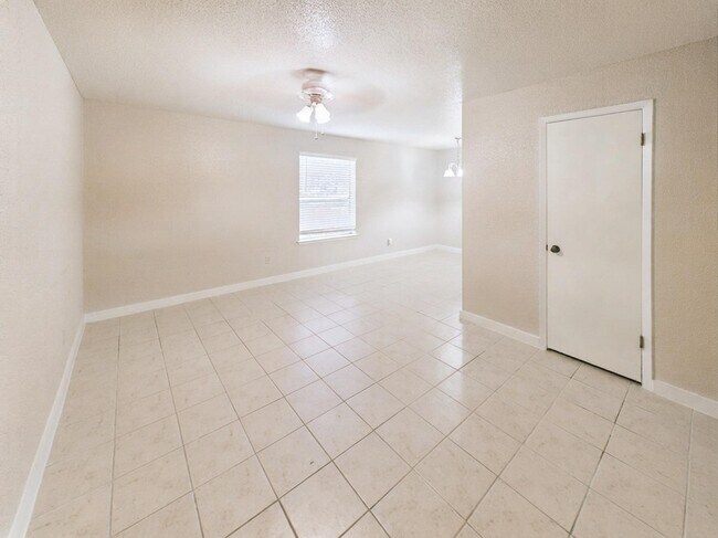 Building Photo - 1505 Oakdale Cir