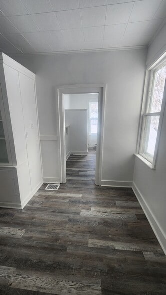 Building Photo - 32 E 2nd St