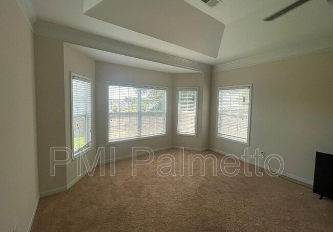 Building Photo - 121 Rossmore Dr