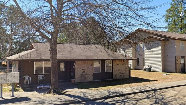 Building Photo - 600 Vernon Trace Cir