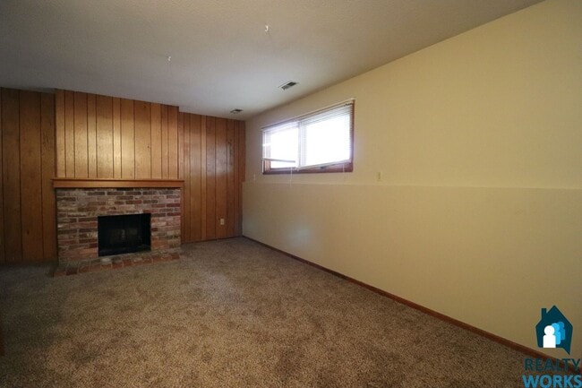 Building Photo - 4810-4812 Ginny Avenue