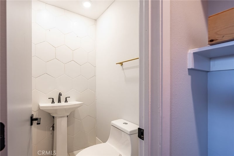 Building Photo - 4875 Cole St