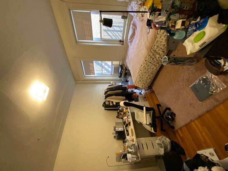 Building Photo - 1350 Comm.Ave. Unit 8