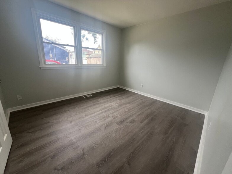 Building Photo - 1237 N Michigan Ave