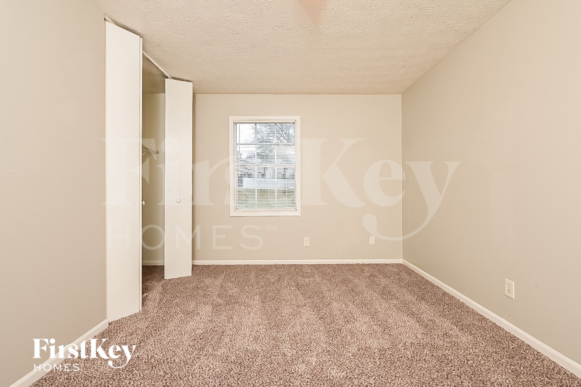 Building Photo - 3327 Creekwood Dr