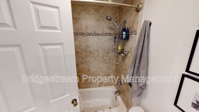 Building Photo - 2125 Belloak Dr