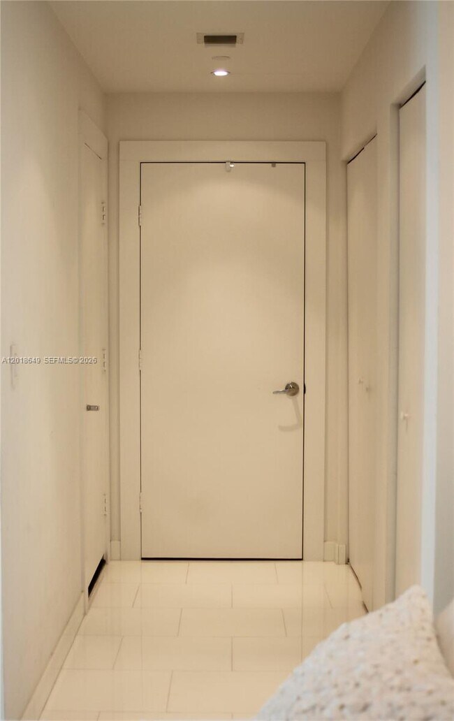 Building Photo - 900 Biscayne Blvd