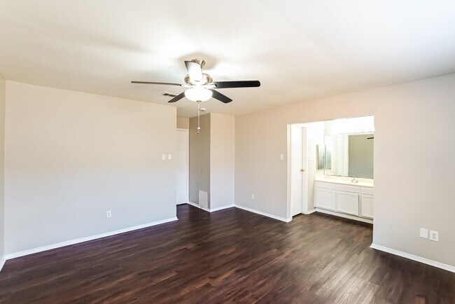 Building Photo - 2703 Wood River Rd