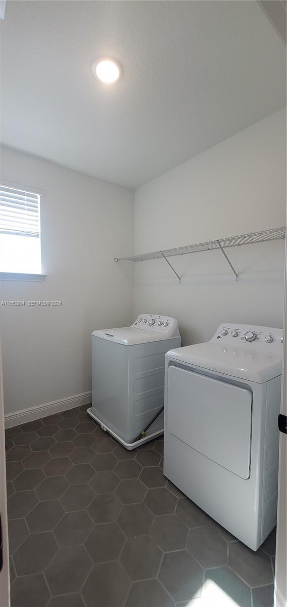 Building Photo - 736 YUKON Ln