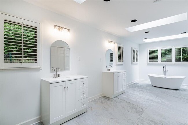 Building Photo - 155 Worth Dr NW